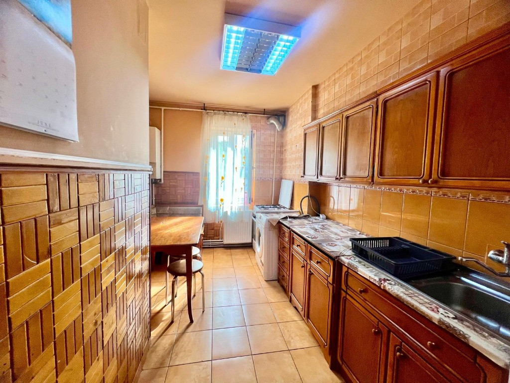 CC/909 De închiriat apartament cu 3 camere în Tg Mureș - 7 Noiembrie