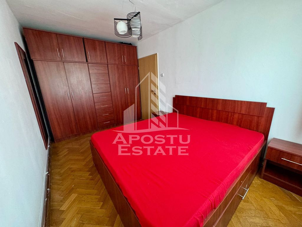 Apartament cu 3 camere, decomandat, centrala proprie, zon...