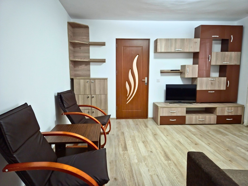 DE INCHIRIAT - 2 CAMERE, CALEA LUI TRAIAN, 1 MAI