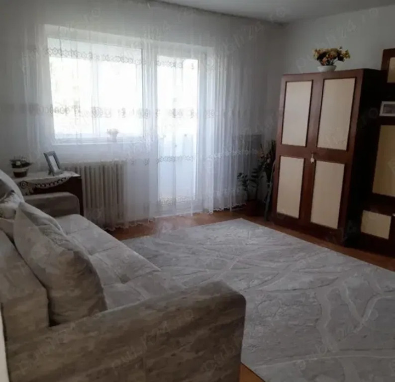 Apartament cu 3 Camere Decomandate Zona Burdujeni - Cuza Voda 1