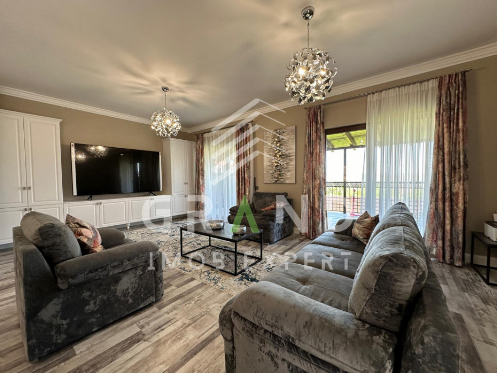 Casă premium de închiriat în Dezmir – confort, intimita