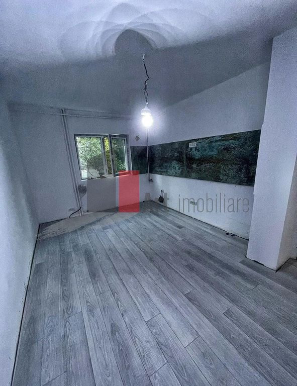 Vânzare apartament 2 camere semidecomandat Drumul Găzar...