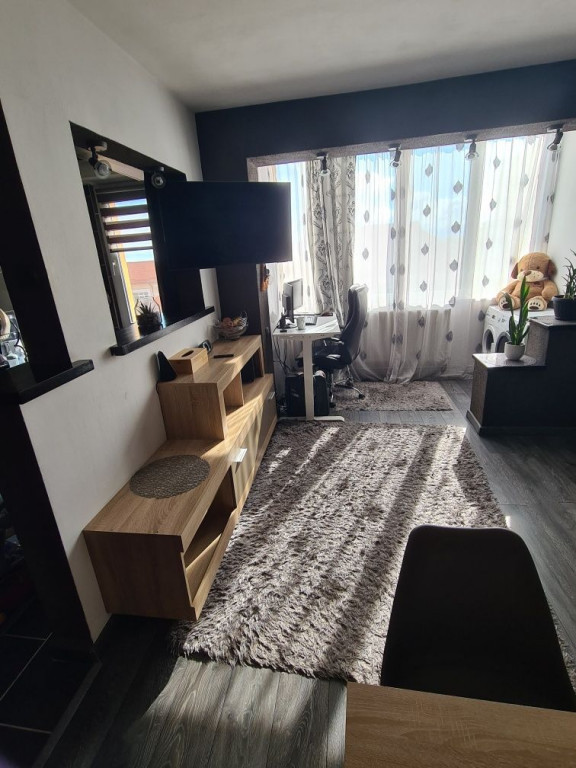 Apartament 3 camere Vlahuta renovat,mobilat,110000 Euro