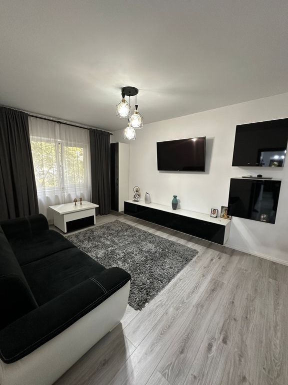 Apartament 3 camere decomandat Piata Progresul