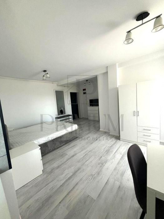 Apartament Bloc Nou - Etaj Intermediar - Balcon - Centrala P