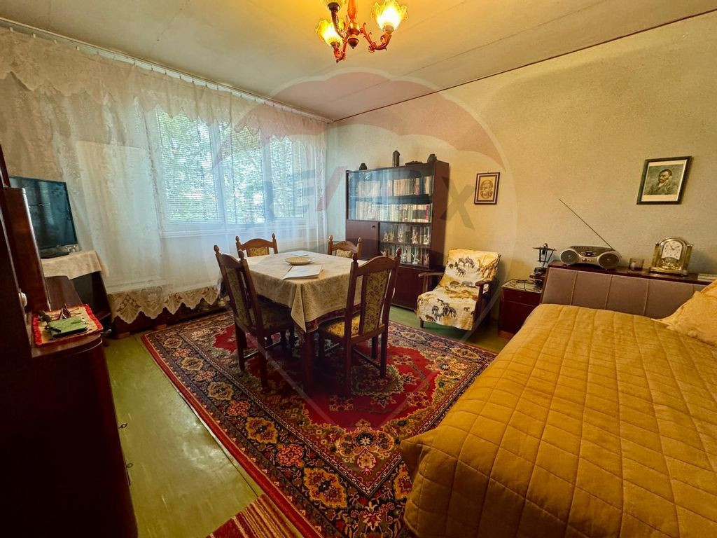 Apartament cu 2 camere de vânzare în zona Rovine