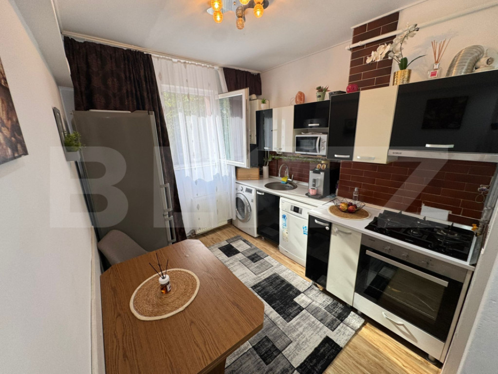 Vand apartament 2 camere in Hunedoara
