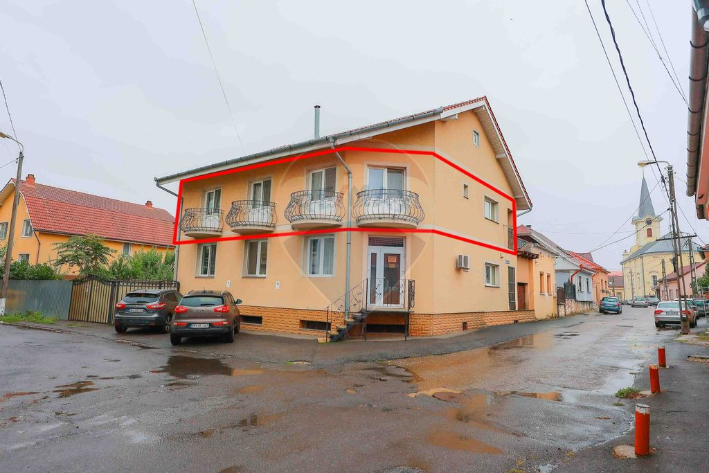 Apartament la Casă, 4 Camere de Închiriat, Zona Clujulu...