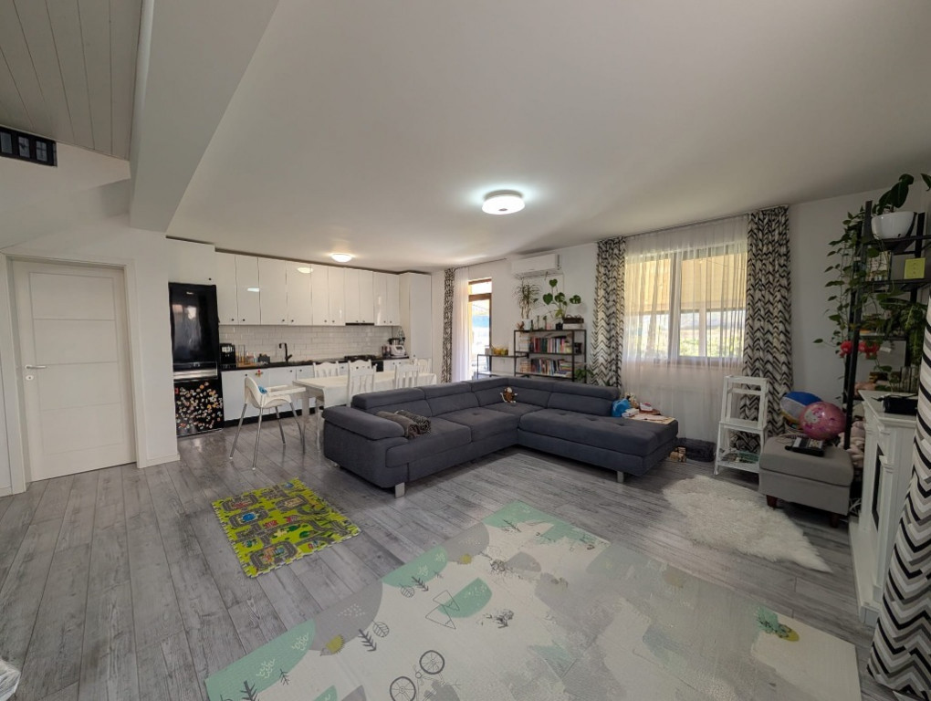 Casă cu 4 camere de vânzare în Gilău