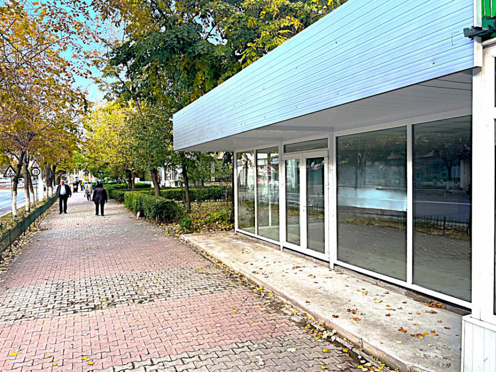 SPATIU COMERCIAL STRADA RECENT CONSTRUIT