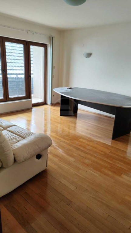 Apartament de 3 camere, decomandat, zona Calea Turzii