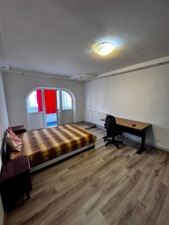 Apartament 3 camere, 71 mp, zona Lapus