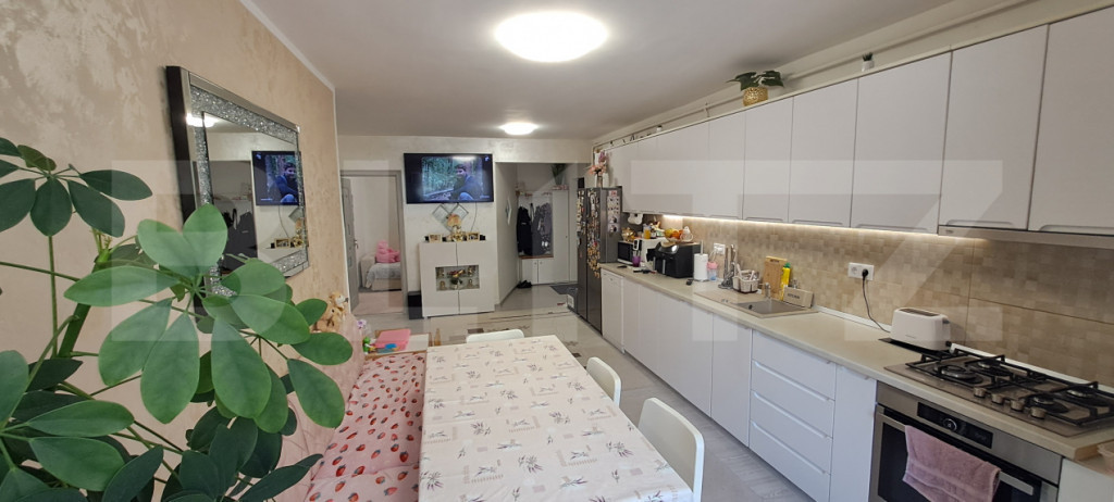 Apartament cu 3 camere, parter inalt, zona Florilor, cu parc