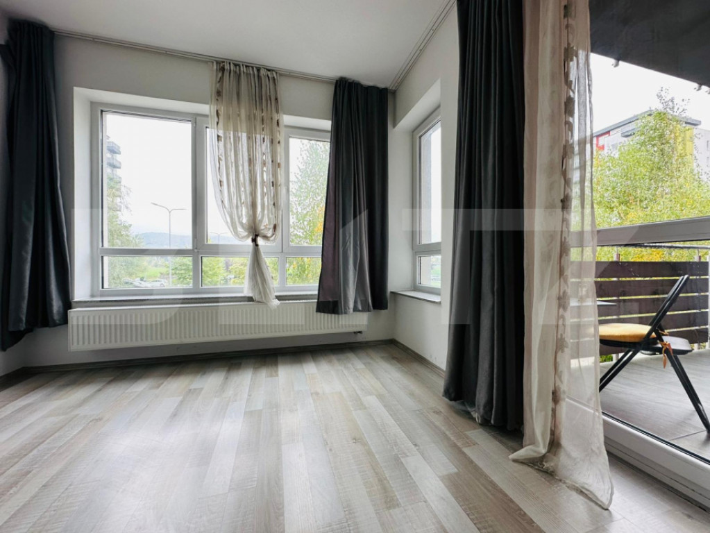 Garsoniera decomandata, 40 mp utili, boxa si loc de parcare,