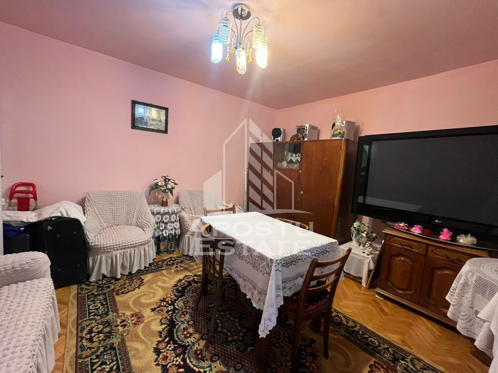 Apartament cu 3 camere, 2 bai, decomandat, parter inalt,z...