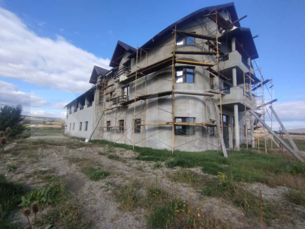 Sala evenimente, 1400mp utili, 11600 mp teren, zona Uriu