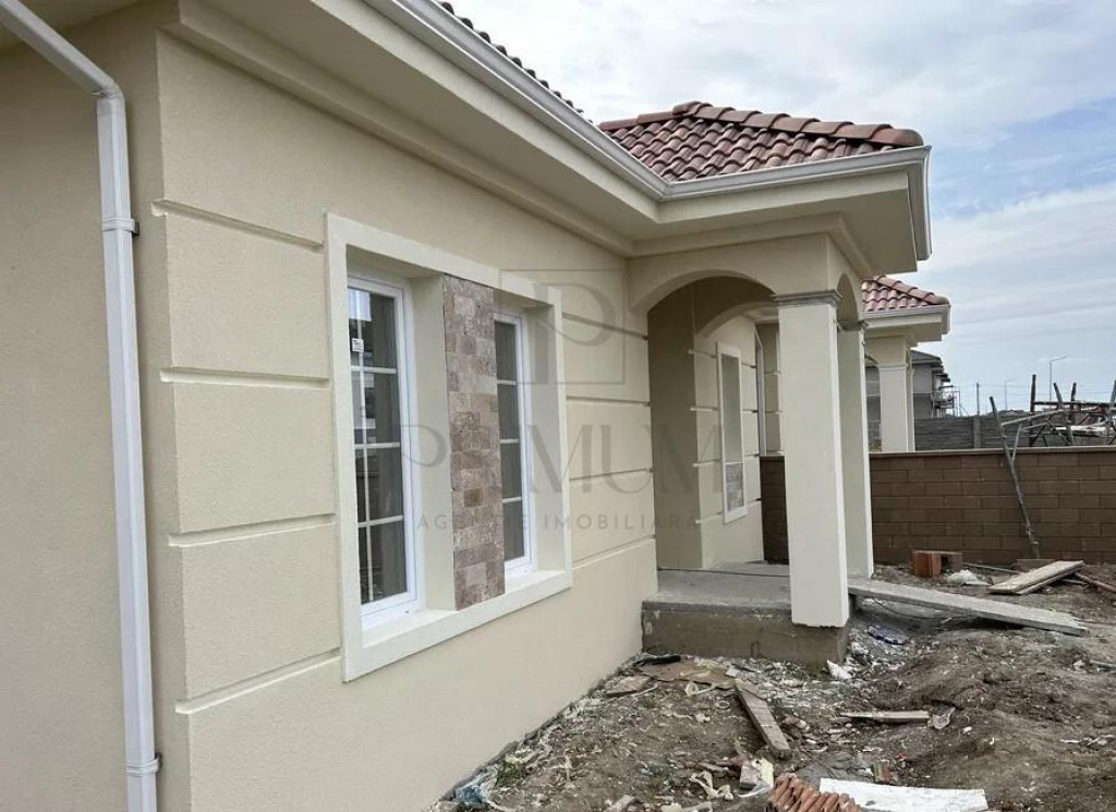 Triplex - partea laterala - 260 mp teren - toate utilitatile