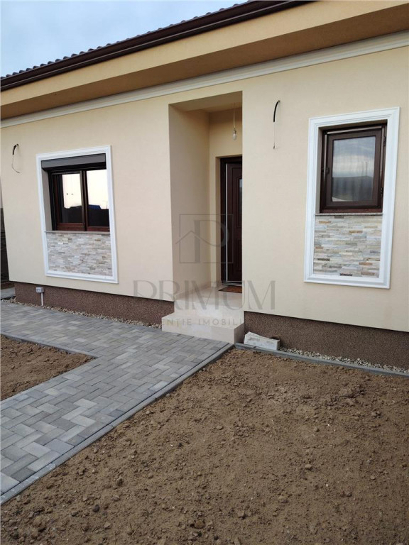 Duplex pe parter - zona usor accesibila - predare la cheie.