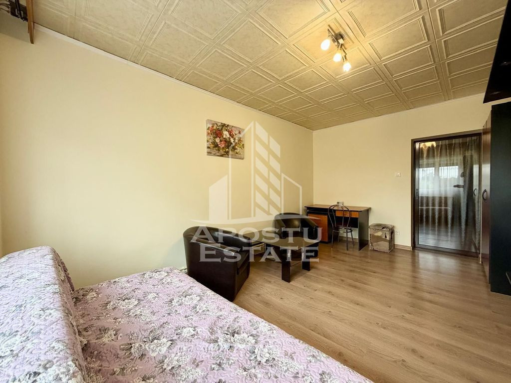 Apartament 3 camere, centrala proprie, Decomandat, Olimpi...