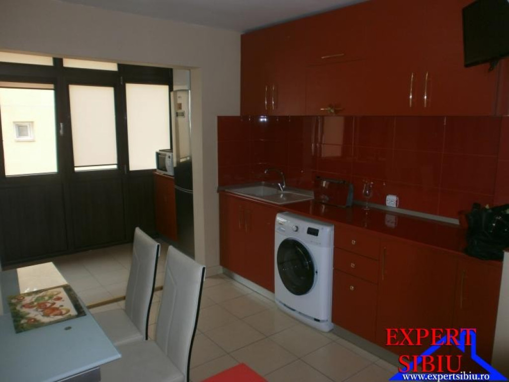 Apartament 2 camere decomandat de lux , zona Centrala