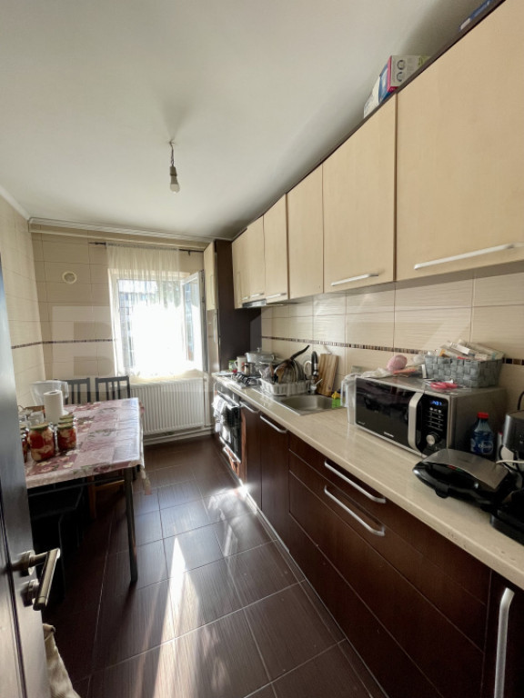 Apartament 3 camere - Etaj 3 - Zona Cuza Vodă II