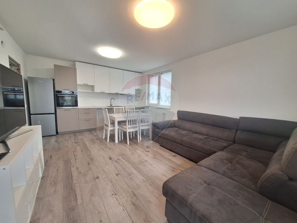 Apartament nou, de vanzare 3 camere 2 bai, et 1