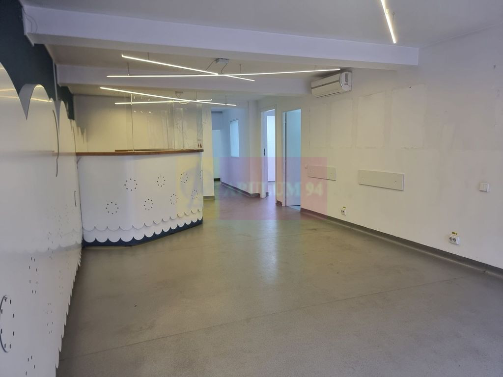 Spațiul este pretabil pentru Cabinet Medical Birouri Sho...