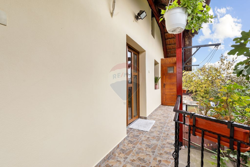 Apartament cu 3 camere la casa de vanzare in Bujac