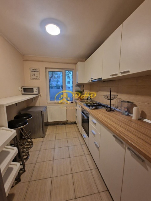 Ap. 2 camere, mobilat și utilat, parcare, centrală, AC