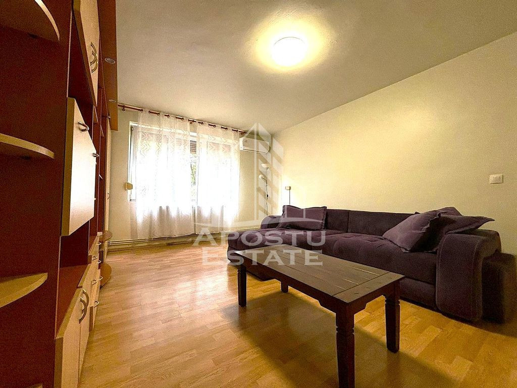 Apartament cu 2 camere, semidecomandat, bloc 2002,central...