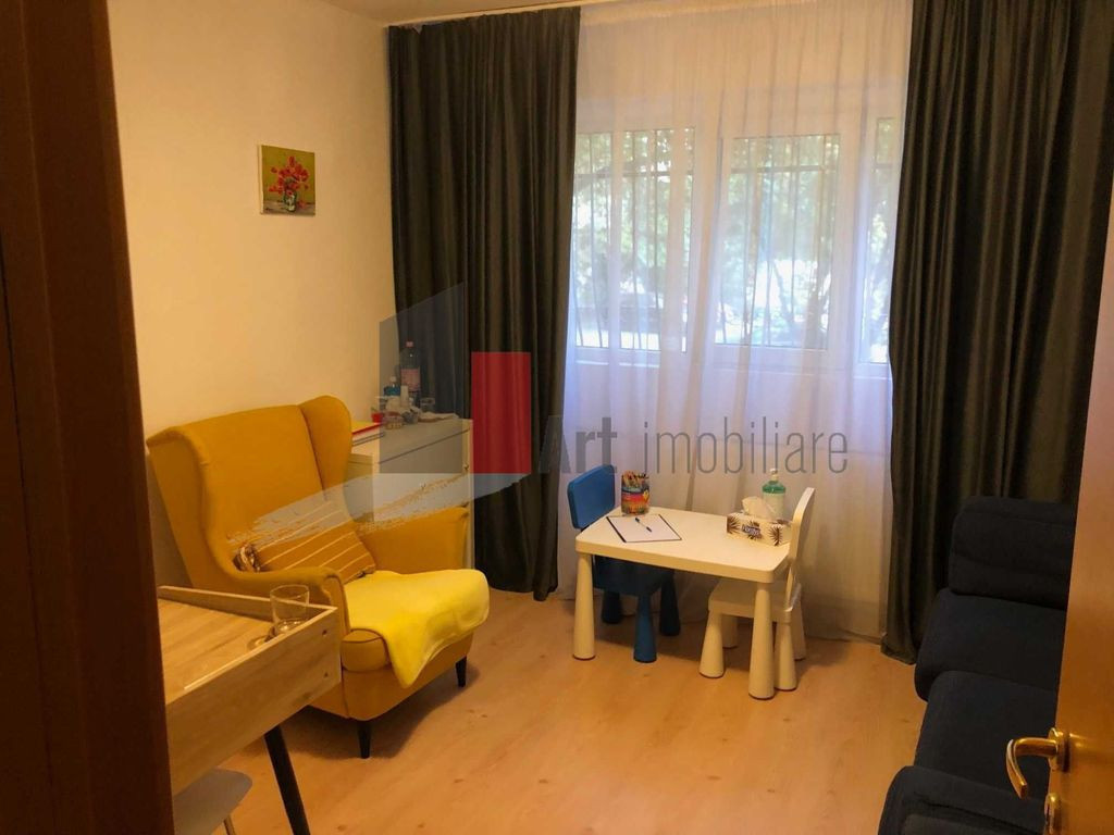 Vânzare apartament decomandat 2 camere Tineretului - Pal...