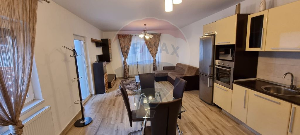 Casă cu 3 camere de închiriat în zona Poltura