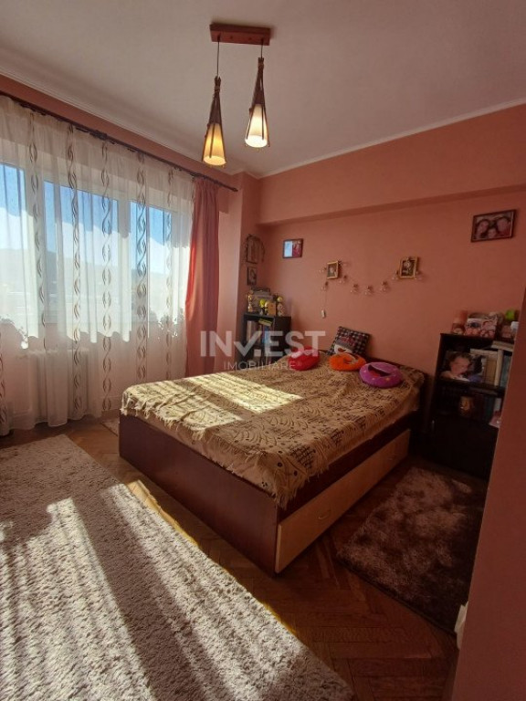 Ap 3 camere decomandat-Esplanada Alexandru Cel Bun-etaj inte