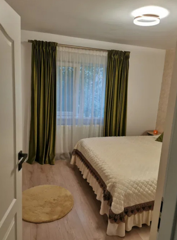 Apartament 3 camere, decomandat - zona Calea Bucuresti