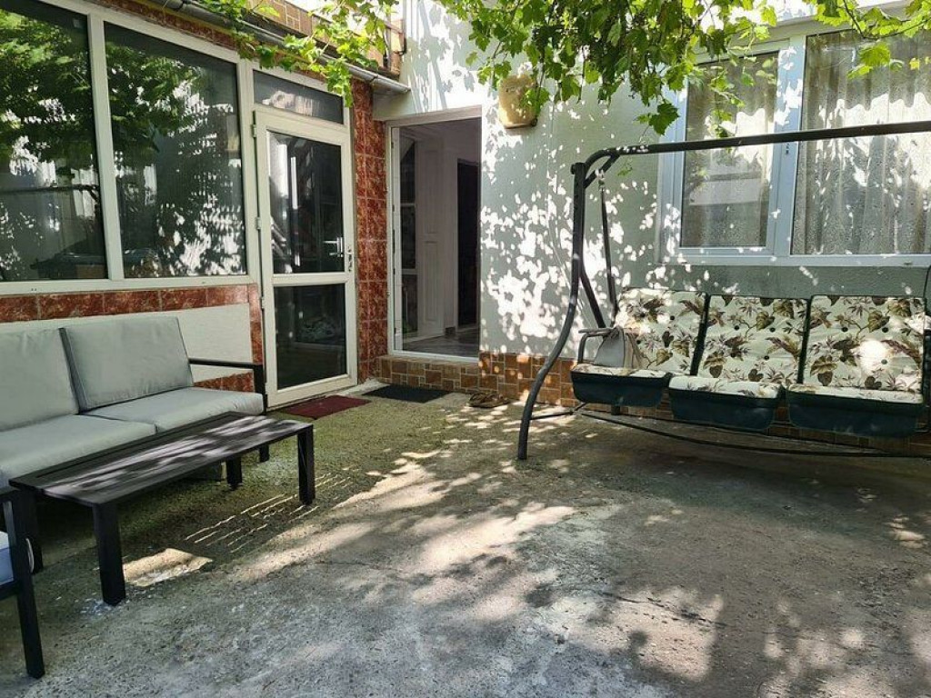 De inchiriat - casa P+1E+M - zona Port, langa liceul de M...