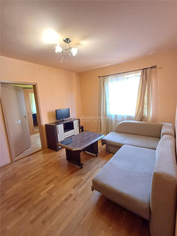 Apartament de inchiriat 3 camere zona Cedonia