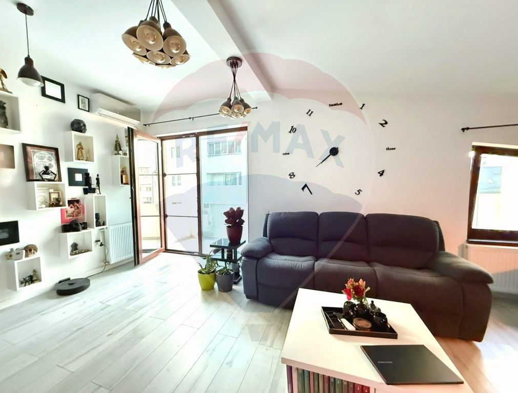 Apartament cu 3 camere + balcon mare - zona de case - Wei...