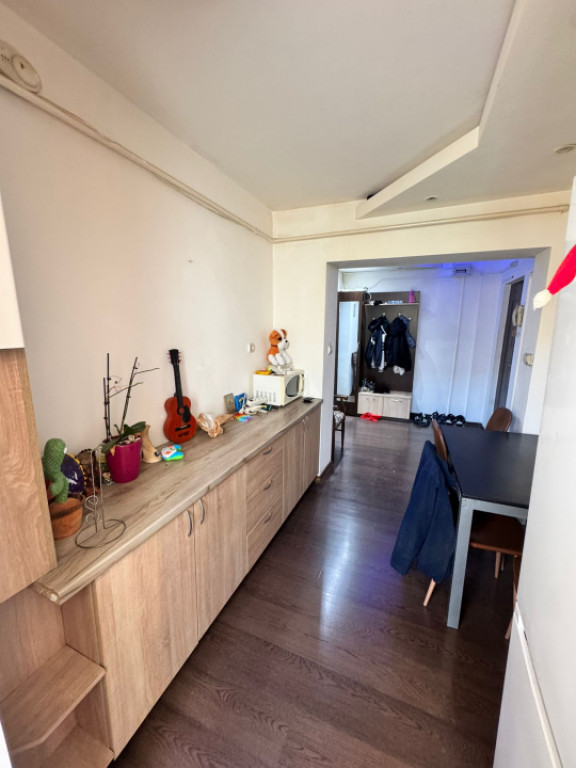 Apartament 3 camere, 68 mp, zona Hotvon