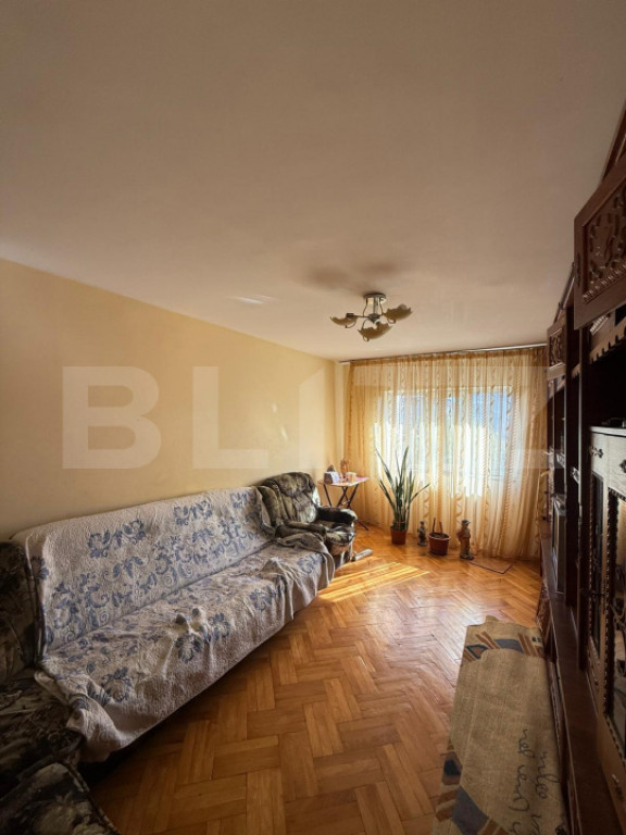 Apartament cu 2 camere si 2 balcoane, decomandat