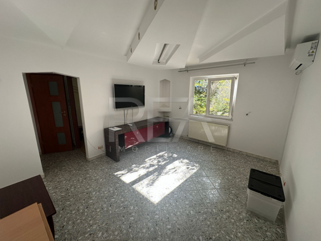 Apartament 3 Camere , Semi-Decomandat , Etaj 2/4 , Zona Bran