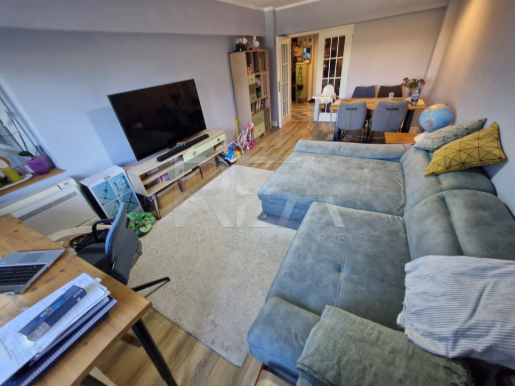 Apartament cu 3 camere și 4 balcoane la 10 minute de metrou