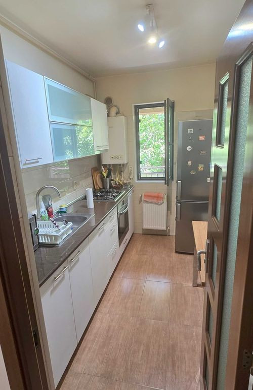 3 camere decomandat - Metrou Dimitrie Leonida