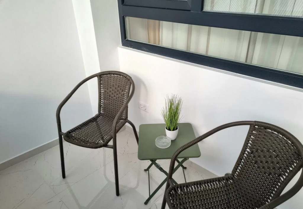 Apt 2 camere, bloc nou, etajul 1, mobilat , utilat premium,