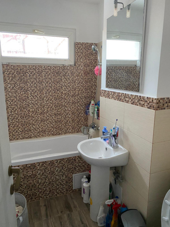 Apartament de 2 camere zona Garii