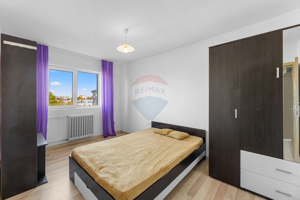 Apartament de ansamblul Bermo, zona Banu Maracine