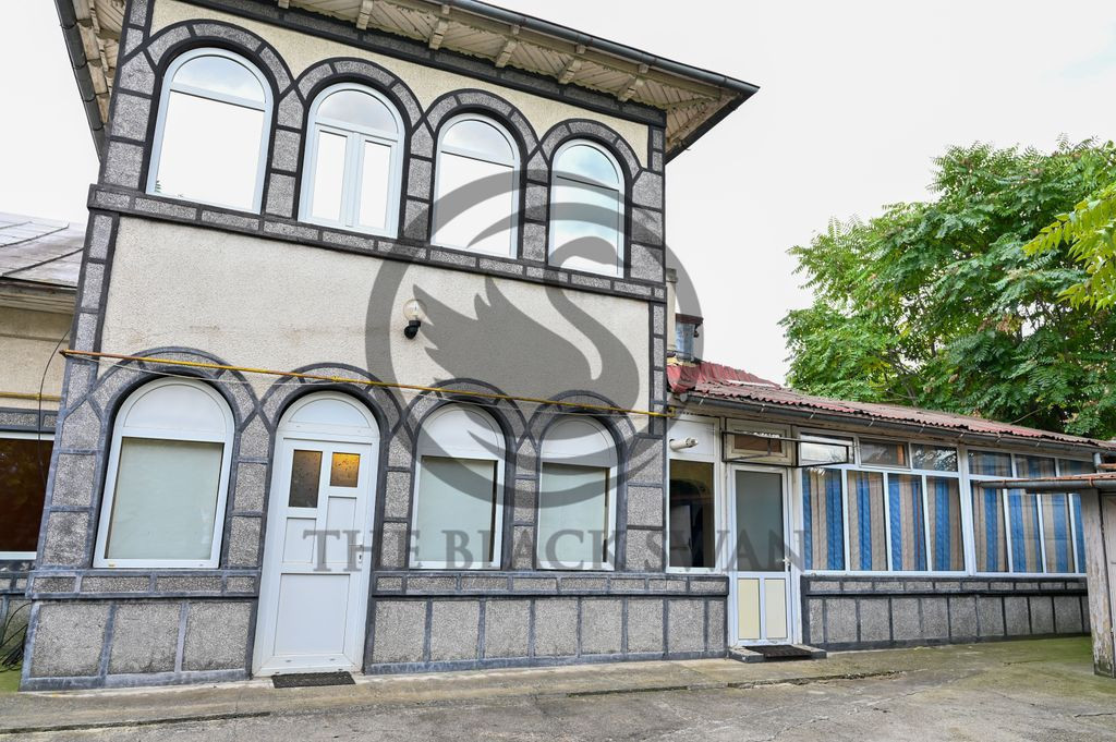 Casa/Vila 5 camere cu spațiu comercial de vanzare | Sud ...