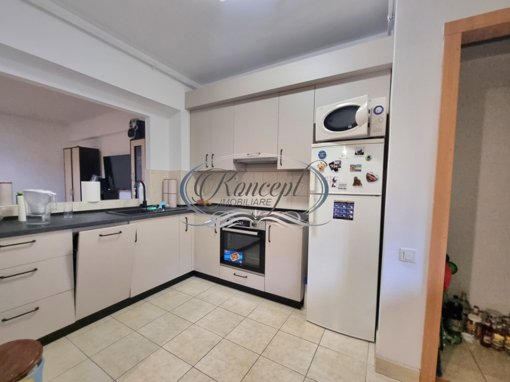 Apartament cu spatii generoase si acces facil, zona Semicent