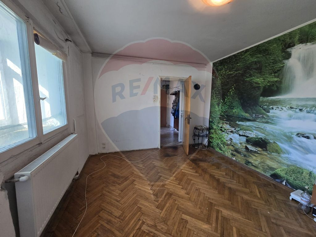 DE VANZARE Apartament cu 3 camere în zona Titan