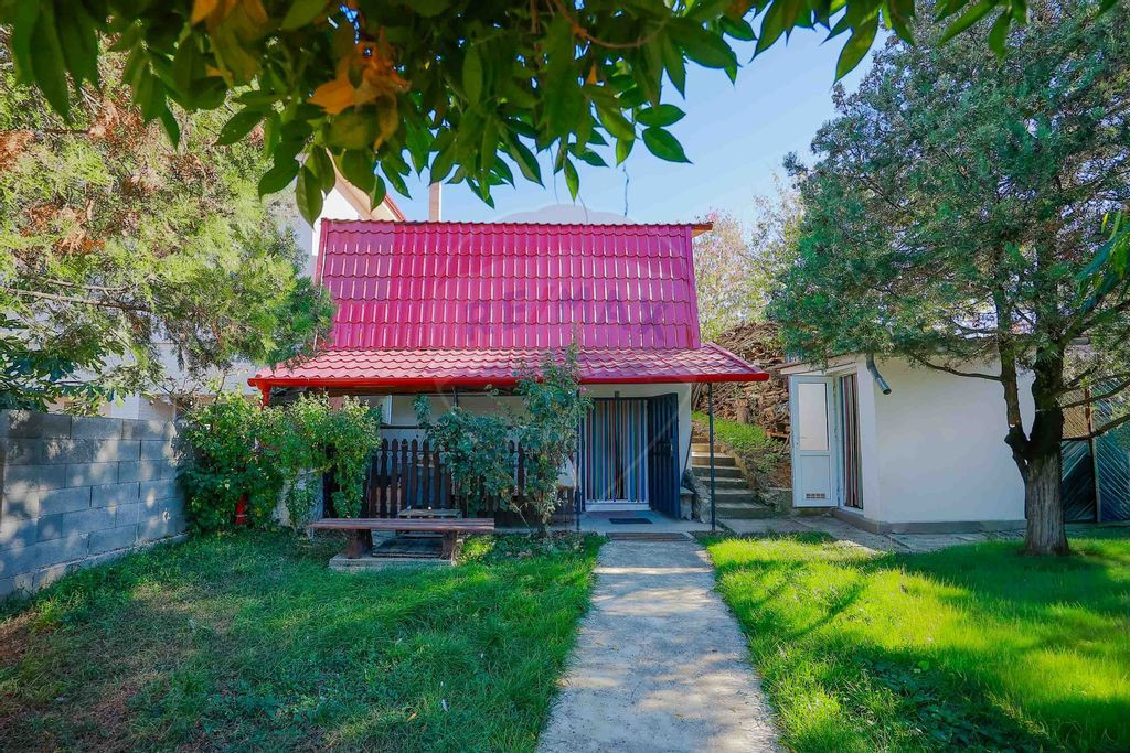 De vânzare casă cu 2 camere și teren 472 mp, Str Valea...