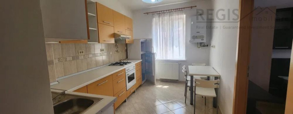 Garsoniera decomandata la casa cu curte, 48 mp, Centrul Isto